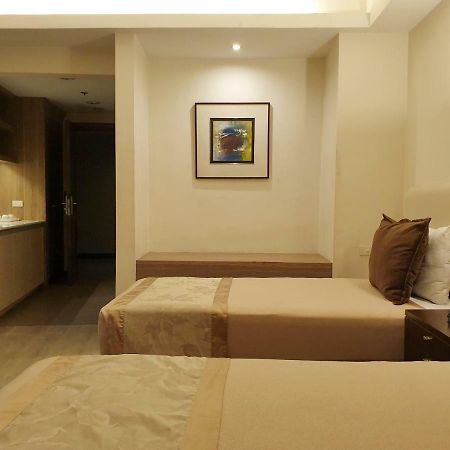 Imperial Palace Suites Кесон Сити Екстериор снимка