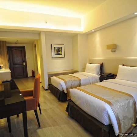 Imperial Palace Suites Кесон Сити Екстериор снимка