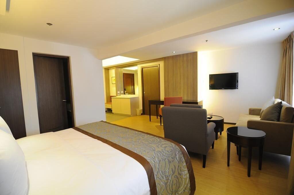 Imperial Palace Suites Кесон Сити Екстериор снимка