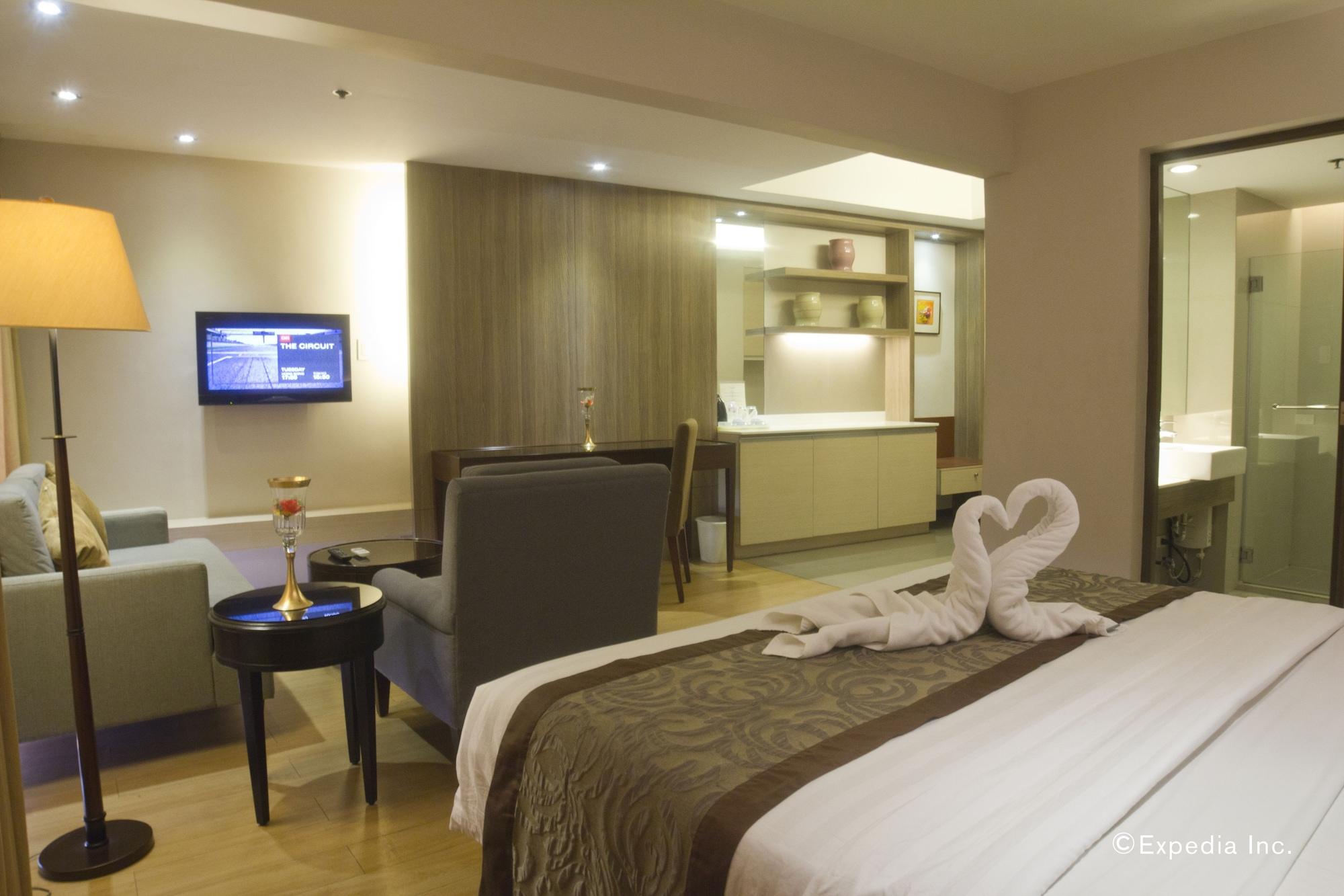 Imperial Palace Suites Кесон Сити Екстериор снимка