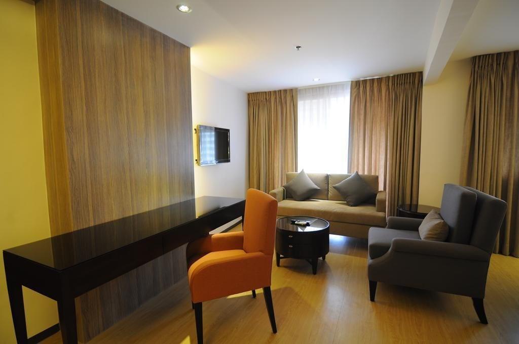 Imperial Palace Suites Кесон Сити Екстериор снимка