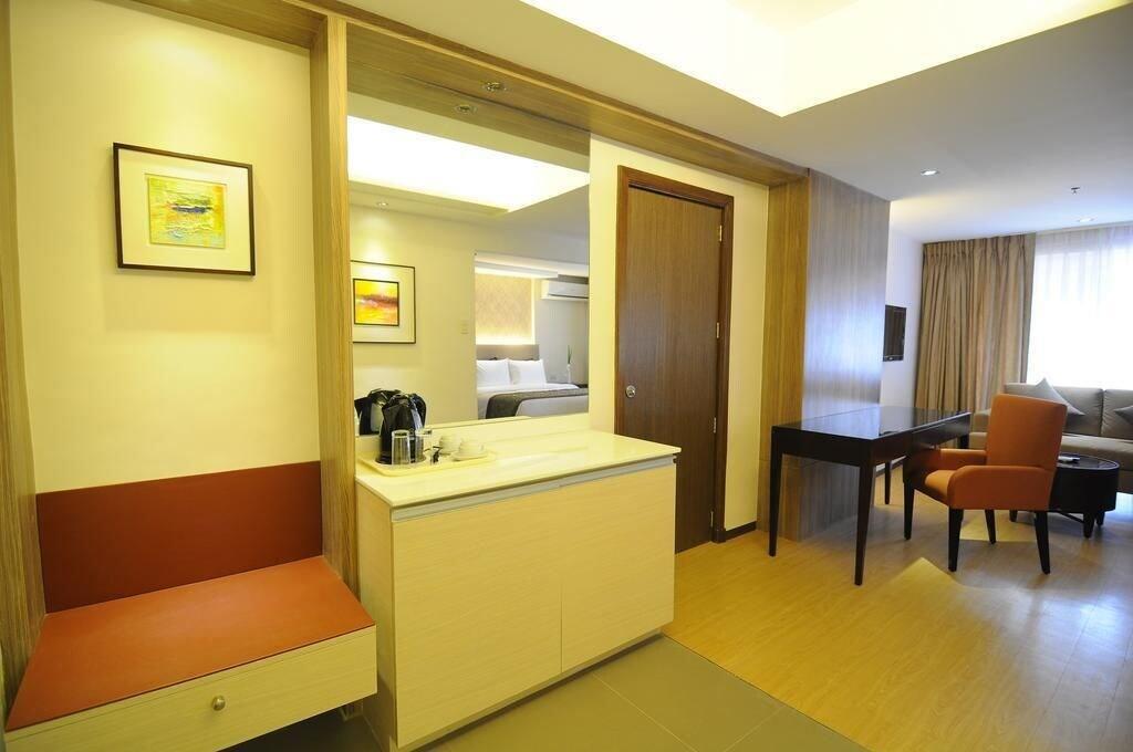 Imperial Palace Suites Кесон Сити Екстериор снимка