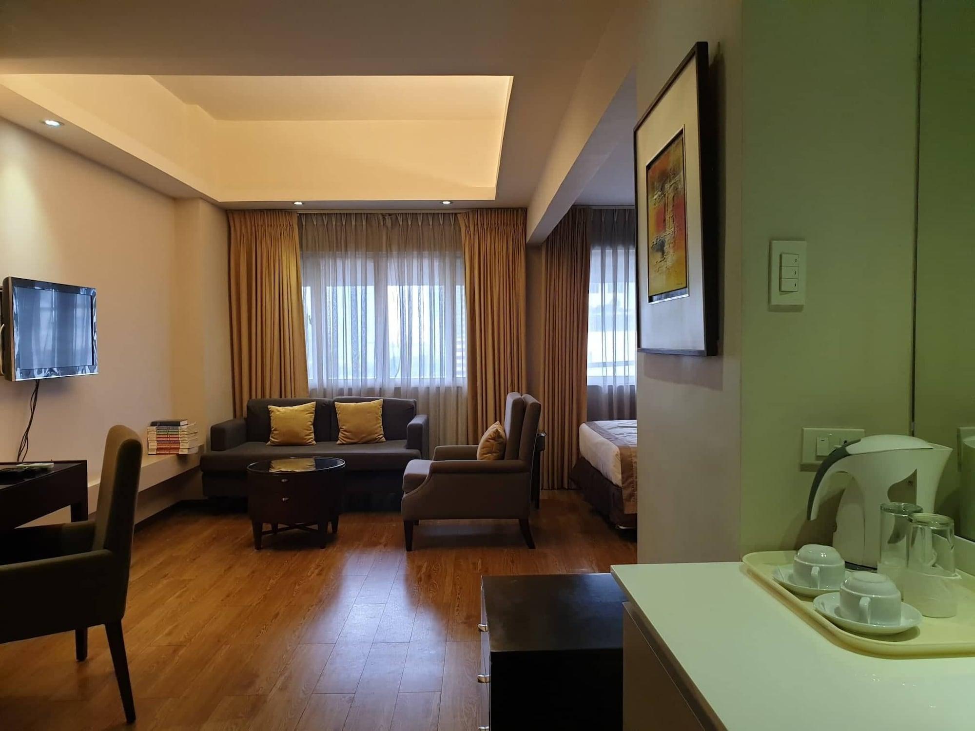 Imperial Palace Suites Кесон Сити Екстериор снимка
