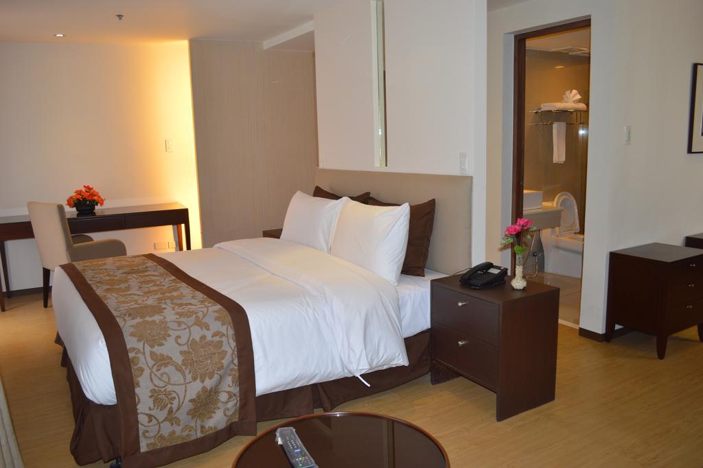 Imperial Palace Suites Кесон Сити Екстериор снимка
