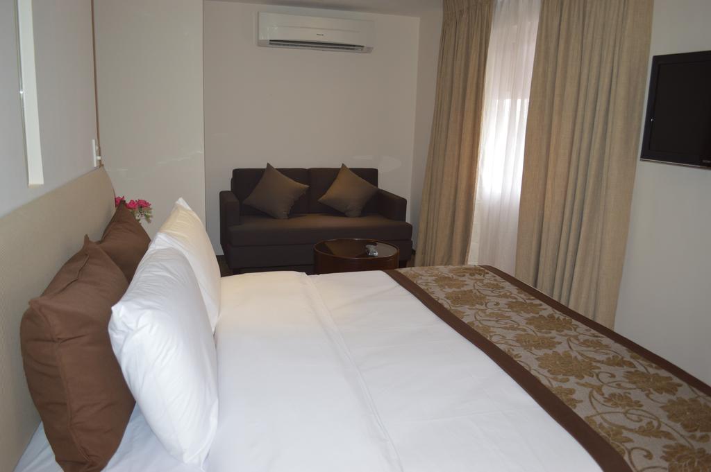 Imperial Palace Suites Кесон Сити Екстериор снимка