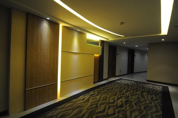 Imperial Palace Suites Кесон Сити Екстериор снимка