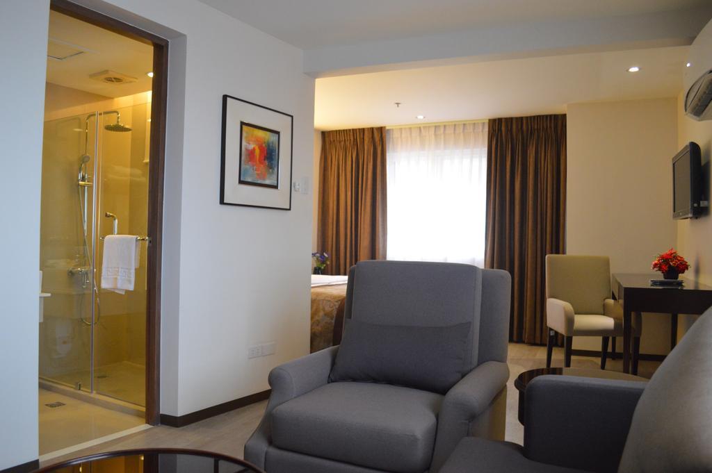 Imperial Palace Suites Кесон Сити Екстериор снимка