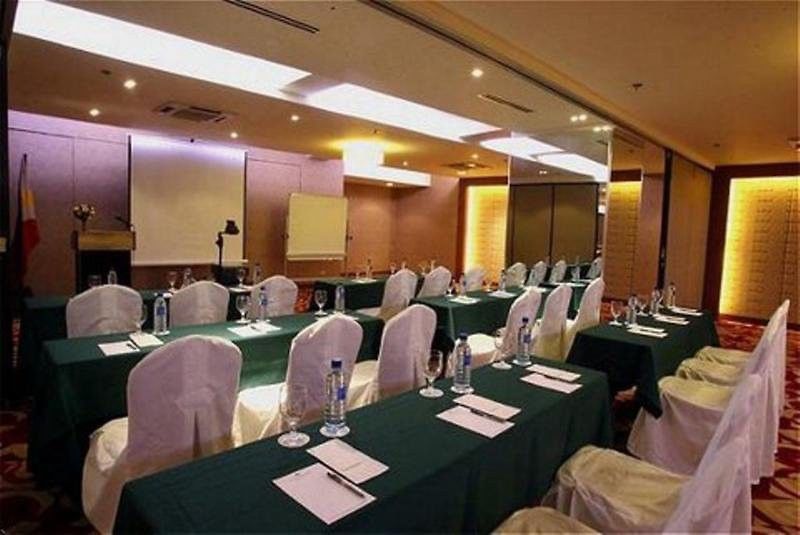 Imperial Palace Suites Кесон Сити Екстериор снимка