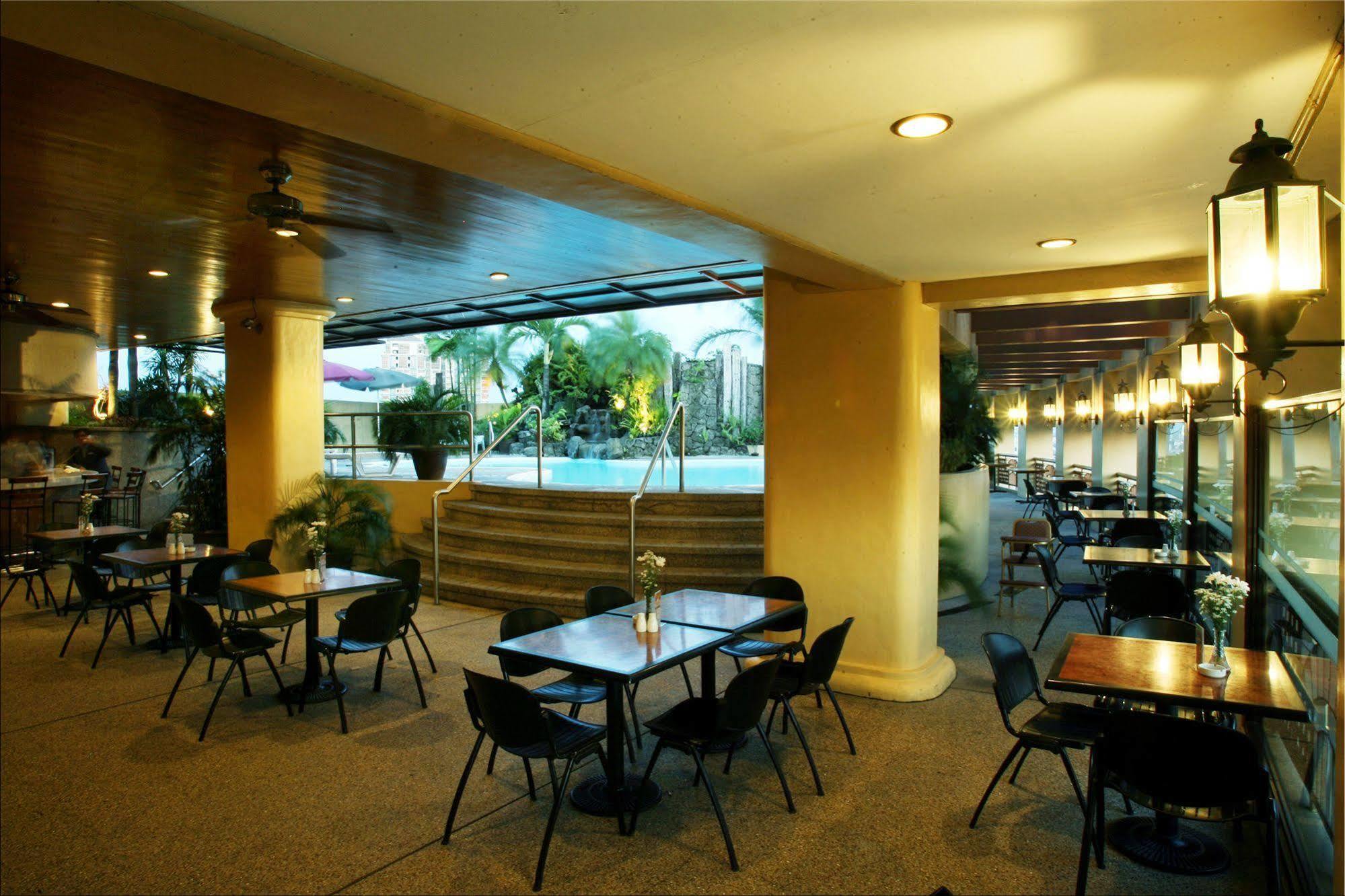 Imperial Palace Suites Кесон Сити Екстериор снимка