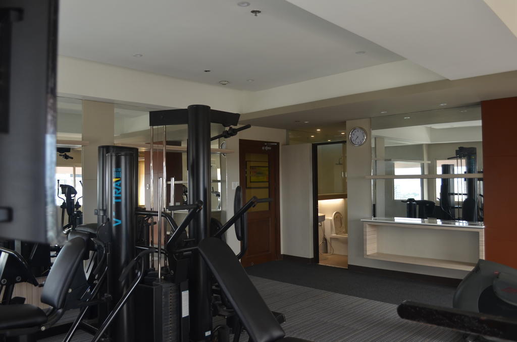Imperial Palace Suites Кесон Сити Екстериор снимка
