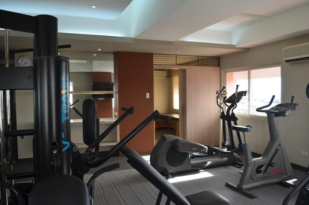 Imperial Palace Suites Кесон Сити Екстериор снимка