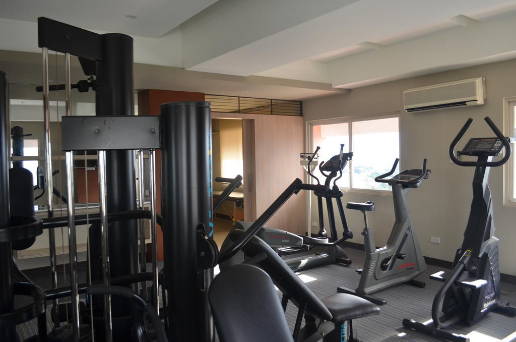 Imperial Palace Suites Кесон Сити Екстериор снимка