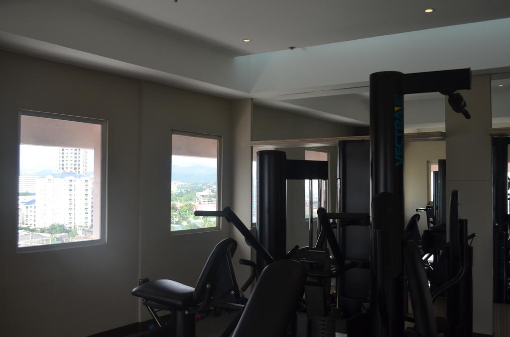 Imperial Palace Suites Кесон Сити Екстериор снимка