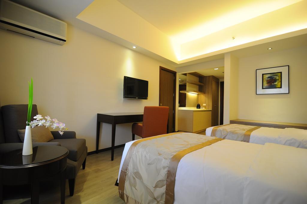 Imperial Palace Suites Кесон Сити Екстериор снимка