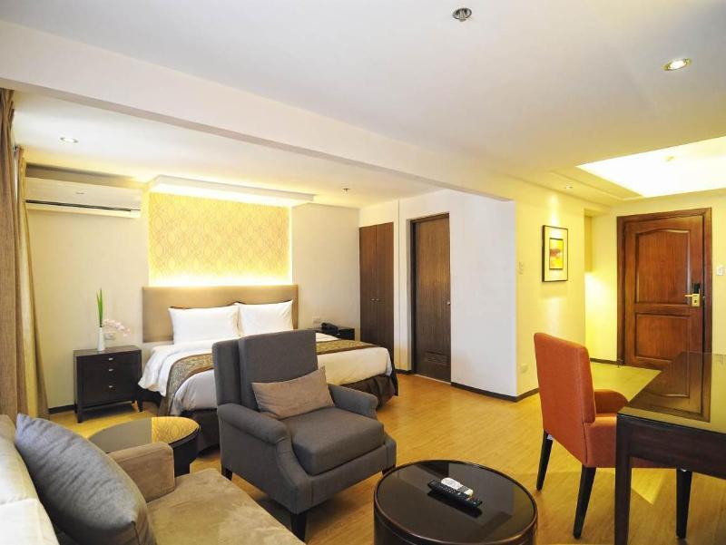 Imperial Palace Suites Кесон Сити Екстериор снимка