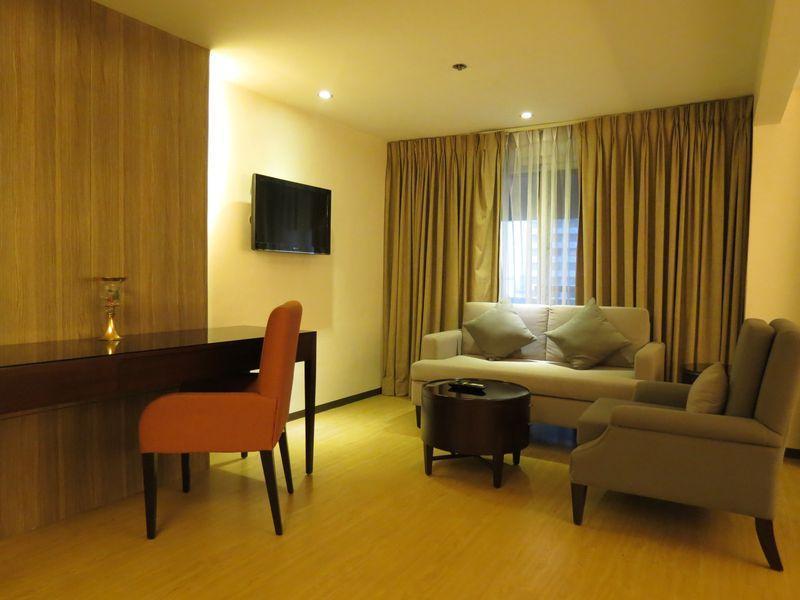 Imperial Palace Suites Кесон Сити Екстериор снимка