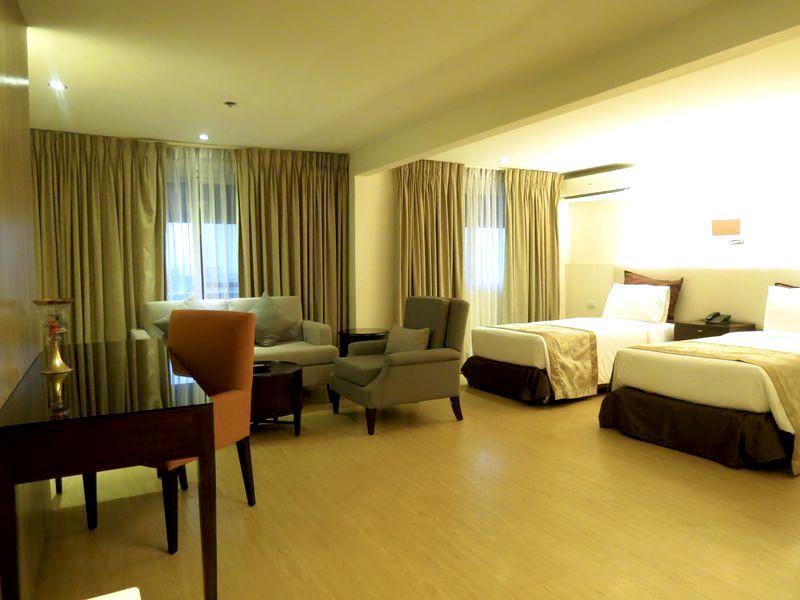 Imperial Palace Suites Кесон Сити Екстериор снимка