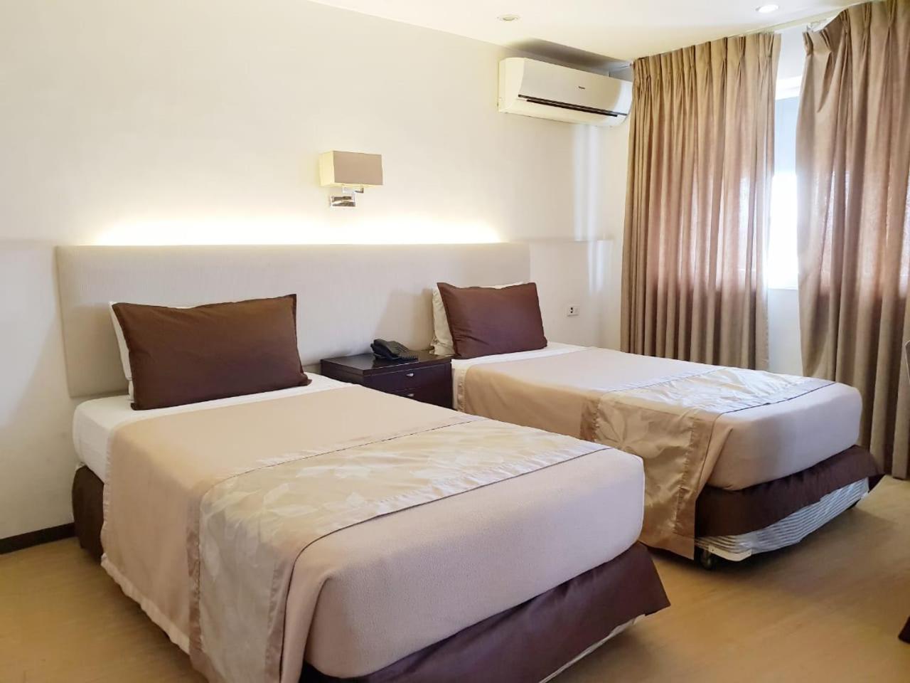 Imperial Palace Suites Кесон Сити Екстериор снимка