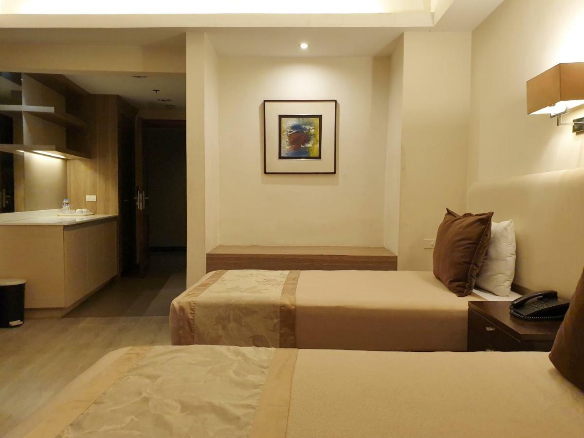 Imperial Palace Suites Кесон Сити Екстериор снимка