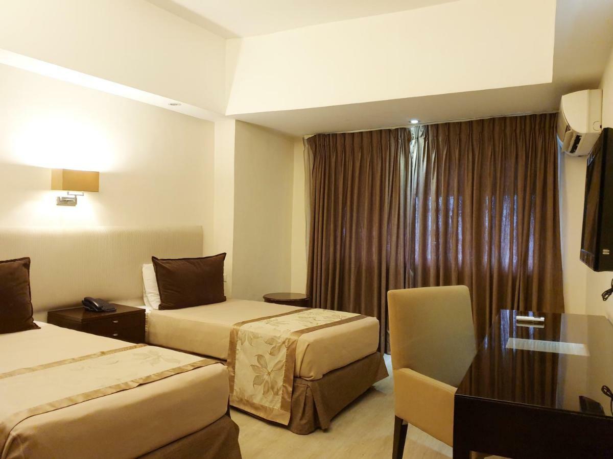 Imperial Palace Suites Кесон Сити Екстериор снимка