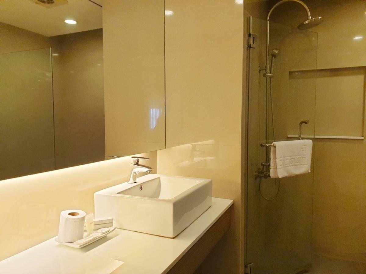 Imperial Palace Suites Кесон Сити Екстериор снимка