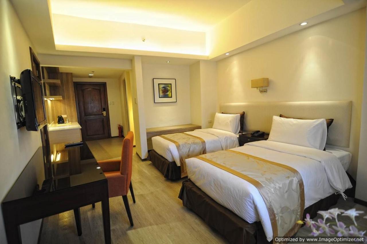 Imperial Palace Suites Кесон Сити Екстериор снимка