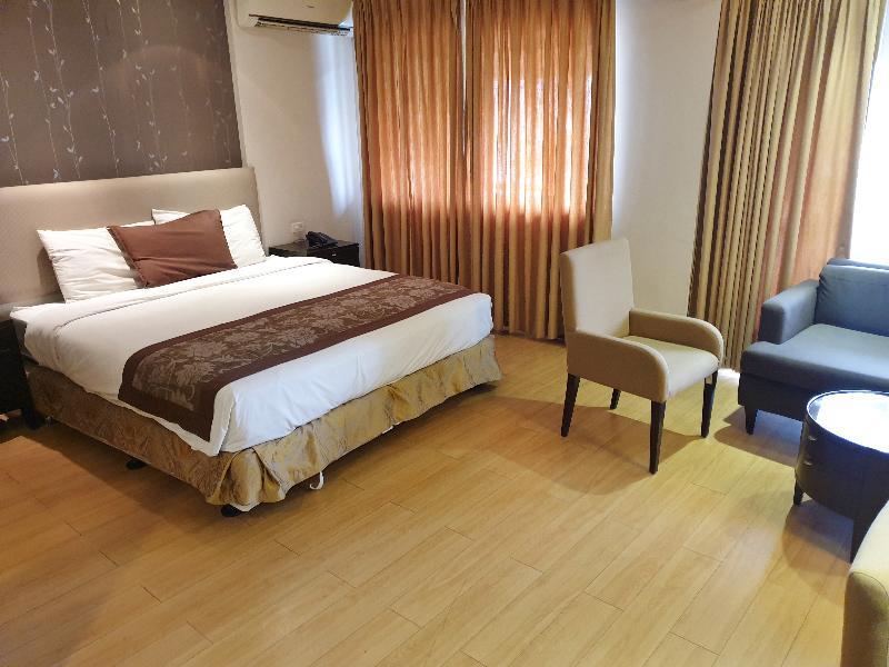 Imperial Palace Suites Кесон Сити Екстериор снимка