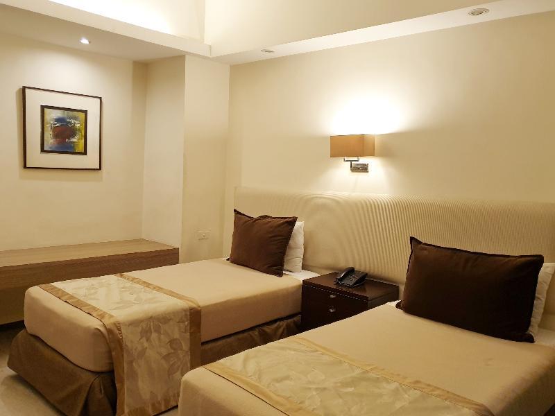 Imperial Palace Suites Кесон Сити Екстериор снимка